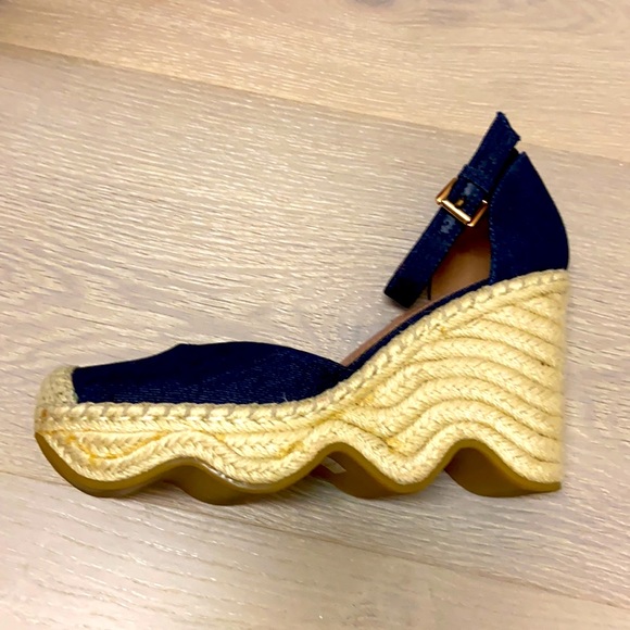 BCBG Max Azria platforms - Picture 3 of 6